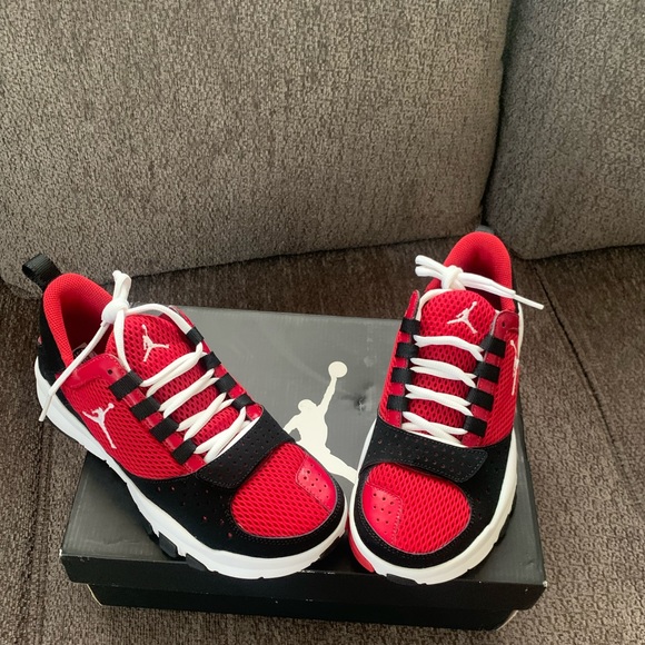 NIB Jordan shoes 5.5y - Picture 1 of 7